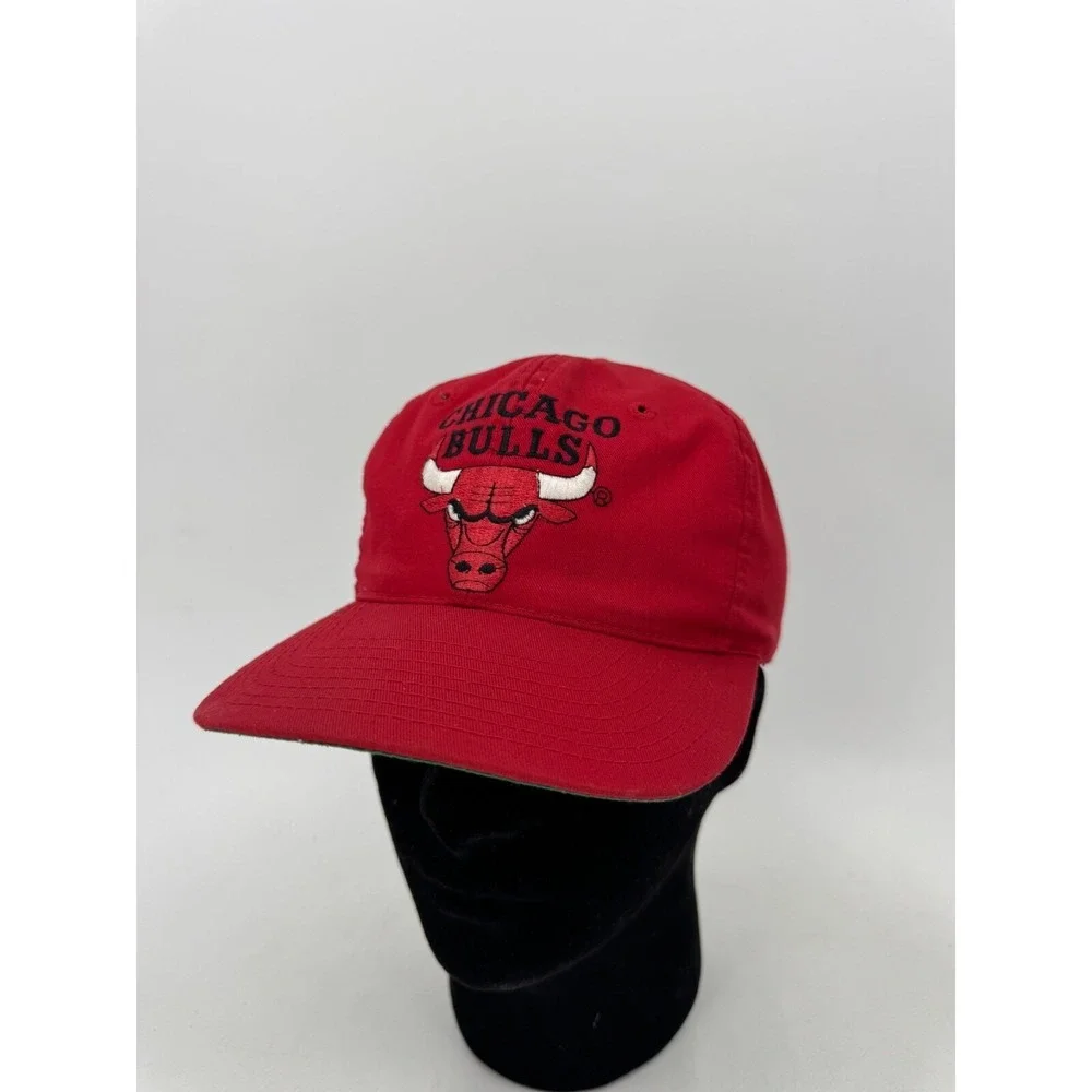 Vintage 1990's Chicago Bulls Plain Logo Snapback‎ Backside Spellout Red Hat Cap